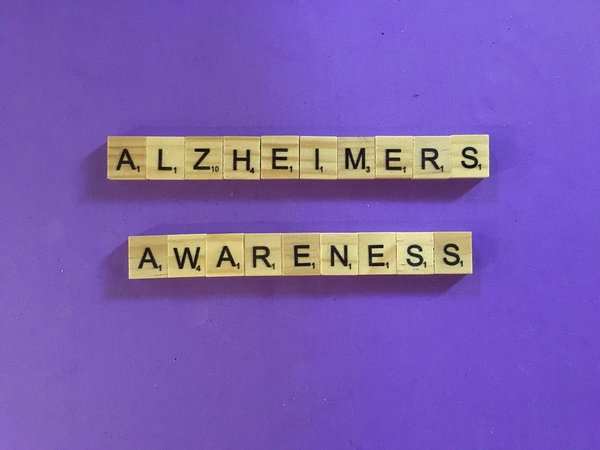 tout savoir sur la maladie d'Alzheimer : symptômes et traitements