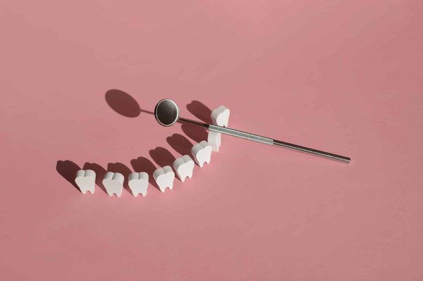 Comment se détartrer les dents sans aller chez le dentiste ?