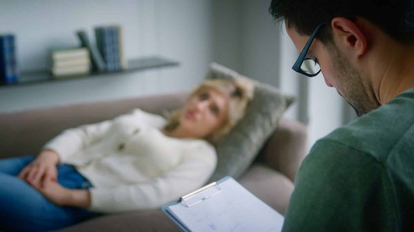 Dynamisez votre carrière avec la formation continue en thérapies brèves